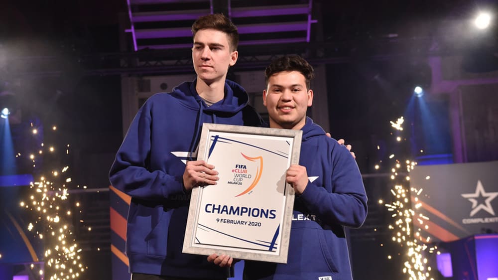 Ein Pokal fehlt im Siegerfoto von Max Popov (l.) und Joksan Redona (r.).