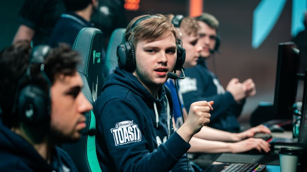Schalkes Midlaner Felix 'Abbedagge' Braun wird überraschend nach Amerika verkauft.