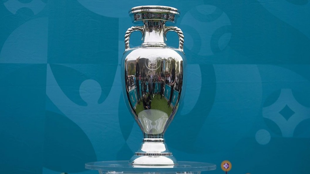 FedEx bringt den EM-Pokal zum Finale | - Anzeige - | Video ...