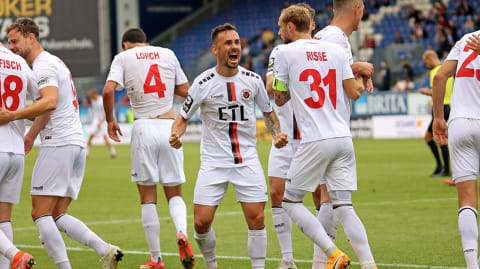 2 Liga In Not Karlsruher Sc Und Sv Sandhausen In Quarantane 2 Bundesliga Fussball Sportschau De