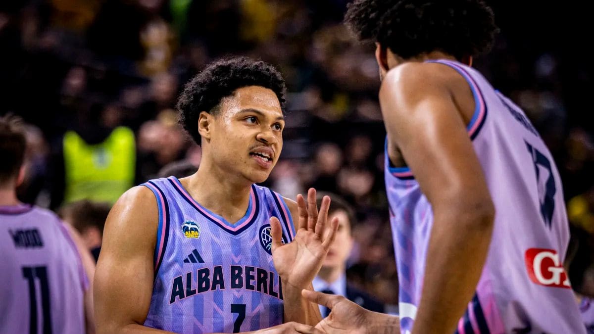 Sp-ter-Einbruch-Alba-gibt-Sieg-in-Athen-aus-der-Hand