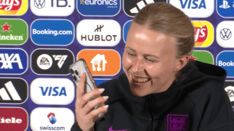 Hampton bekommt Facetime-Anruf