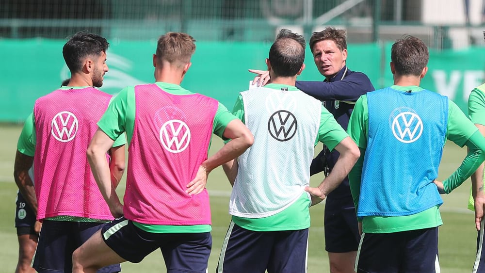 Am 19. Juli geht es nach &#214;sterreich: Oliver Glasner (Mi.) und der VfL Wolfsburg.
