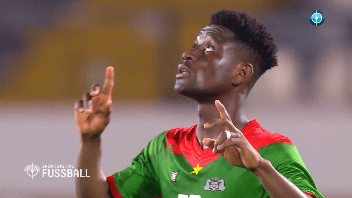 Minoungou-tanzt-Traor-trifft-Burkina-Faso-erledigt-Pflichtaufgabe