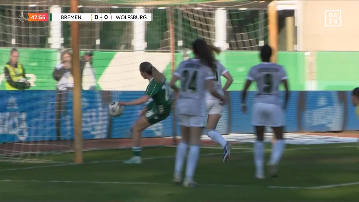 Heldenhafte Rettung gegen Minge: Werder klärt auf der Linie