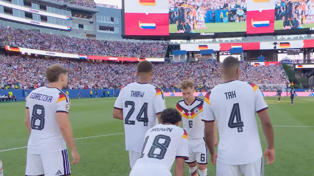 "Nene acht - oder Leon, du?" Kimmich suchte nach neuen Schützen