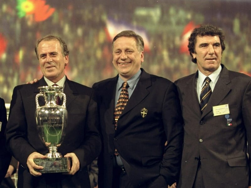 Waseige (Belgien), Denizli (Türkei), Soderberg (Schweden) und Zoff (Italien) 1999