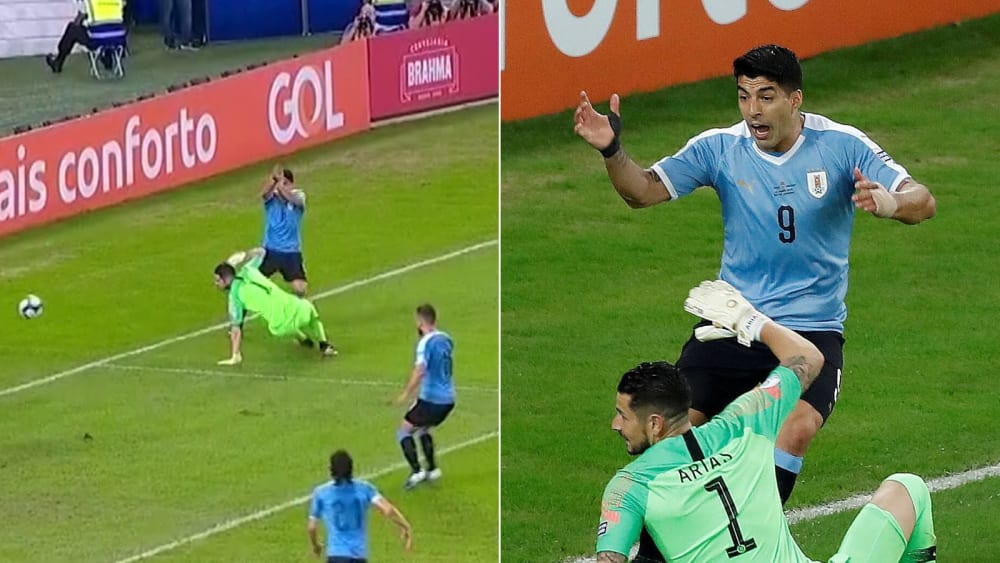 Luis Suarez reklamiert Handspiel - und bemerkt seinen Aussetzer schnell.