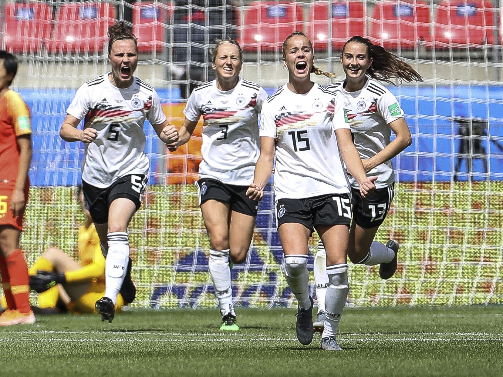 Die 19-jährige Giulia Gwinn schoss Deutschland gegen China zum Auftaktsieg.