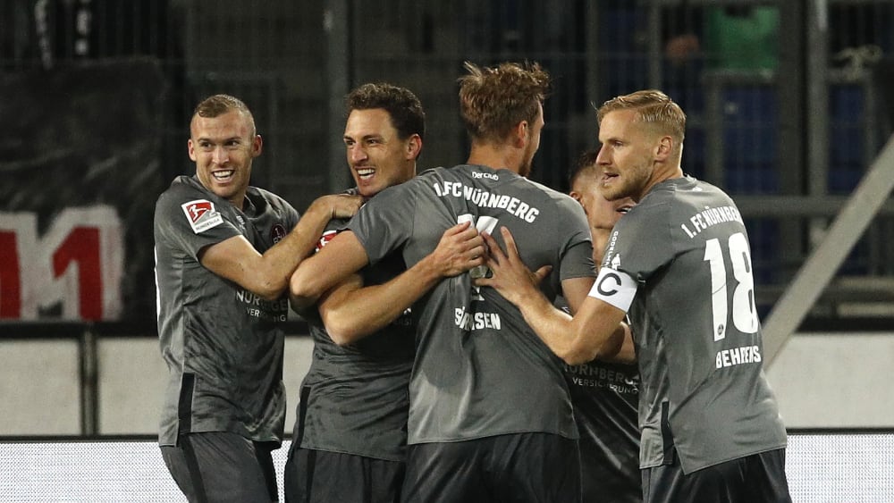Nürnberg jubelt: Der Club hat seine Serie am Montagabend in Hannover fortgeführt.