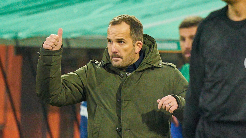 Schalkes Trainer Manuel Baum sieht zwei Siege bis Weihnachten nicht als Hexenwerk.