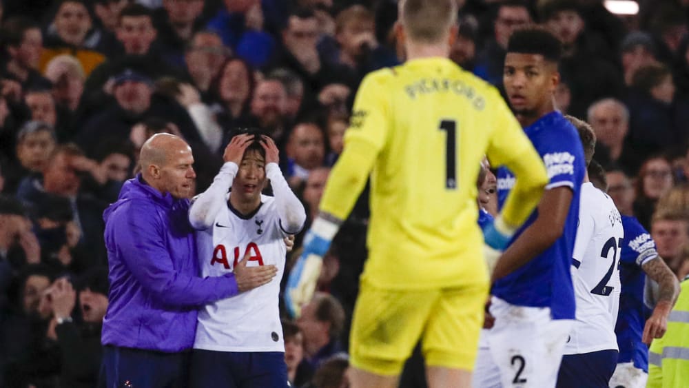 Heung-Min Son ist geschockt nach der schweren Verletzung von Gomes.