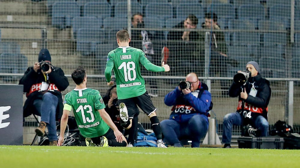 Knierutscher: Lars Stindl feiert seinen Treffer zum 1:0.