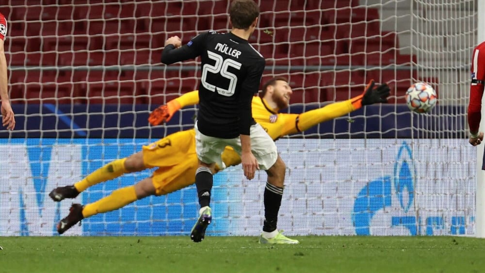 Vergeblich gestreckt: Beim Strafstoß von Thomas Müller gab es für Jan Oblak nichts zu halten.