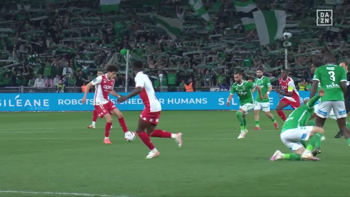 Aimant Collector Match AS Monaco / AS Saint-Étienne - Ligue 1 2024-2025 - Dimensions 5,6x5,6 Cm - Neuf