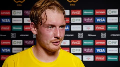 Svensson schildert goldenes Tor