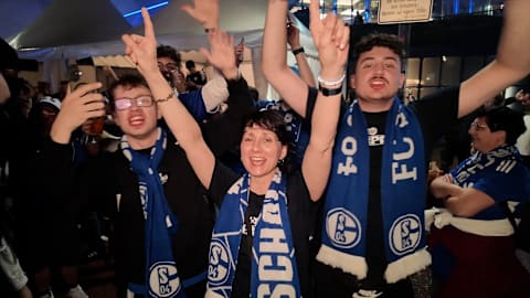 Nach Spielende vor dem Stadion