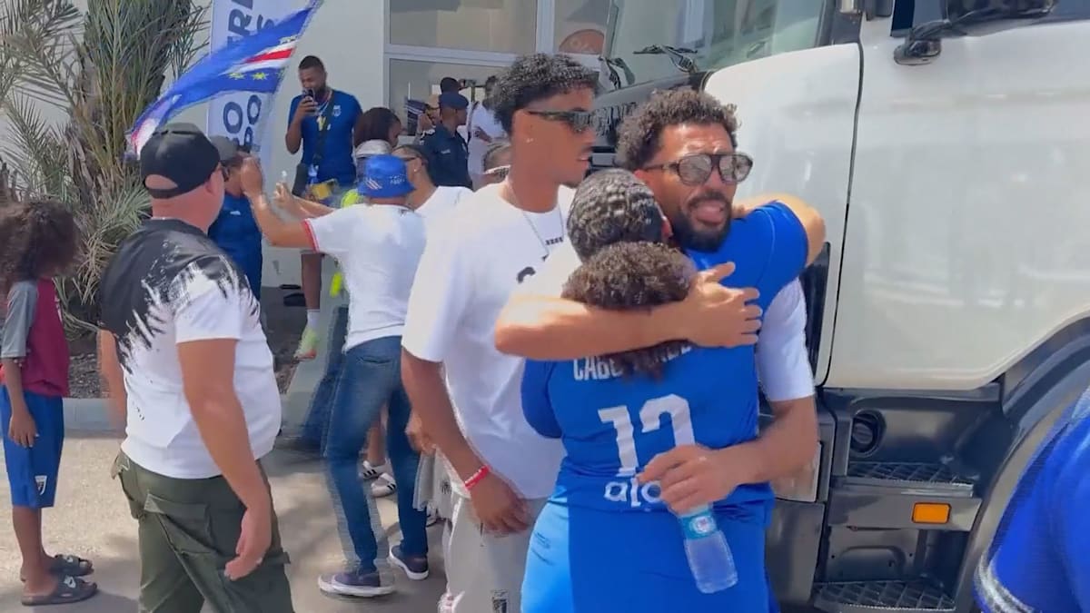 With drums and buses: Cape Verde welcomes its World Cup heroes