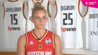 10.04.2023, xovx, Basketball Damen, 2. Bundesliga Playoffs Achtelfinale, Bender Baskets Grünberg - QOOL Sharks Würzburg Enttäuschte Spielerinnen der Bender Baskets nach dem Ausscheiden in den Playoffs. Grünberg Sporthalle Theo-Koch-Schule Hessen Deutschland (DE) *** 10 04 2023, xovx, basketball women, 2 Bundesliga playoffs round of 16, Bender Baskets Grünberg QOOL Sharks Würzburg Disappointed Bender Baskets players after elimination in the playoffs Grünberg Sporthalle Theo Koch Schule Hessen Germany EN