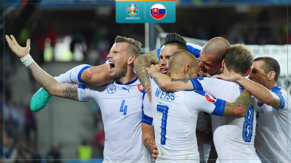 Die Slowakei feiert Marek Hamšíks Treffer gegen Russland bei der EURO 2016
