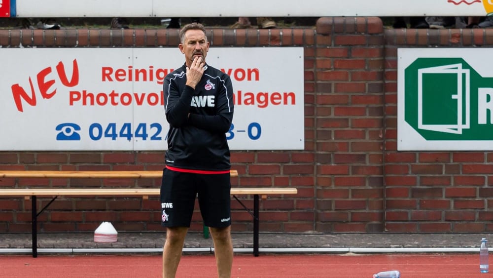Achim Beierlorzer beim Training der Kölner.