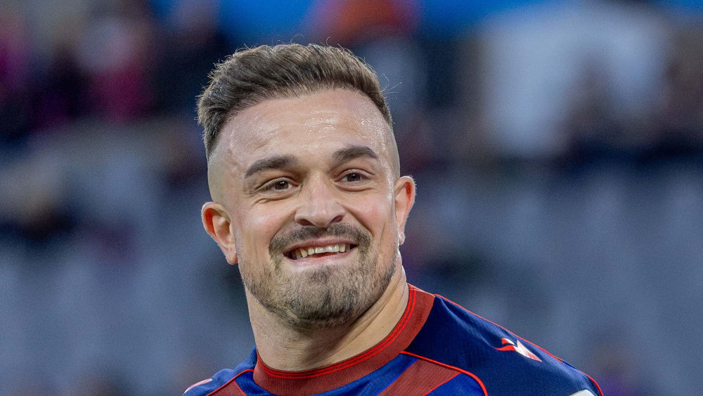Xherdan Shaqiri reist im Trikot des FC Basel zurück nach Lyon.