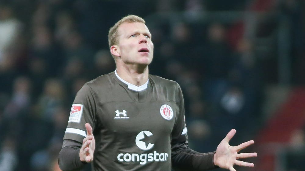 St. Pauli-Stürmer Henk Veerman mit verzweifelter Miene beim Spiel gegen Dynamo Dresden