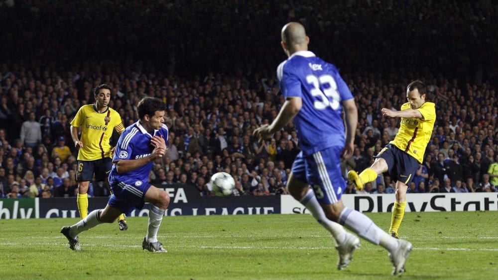 Andres Iniesta trifft im Halbfinal-Rückspiel 2009 gegen Chelsea - doch was hat das mit Kaiserslautern zu tun?