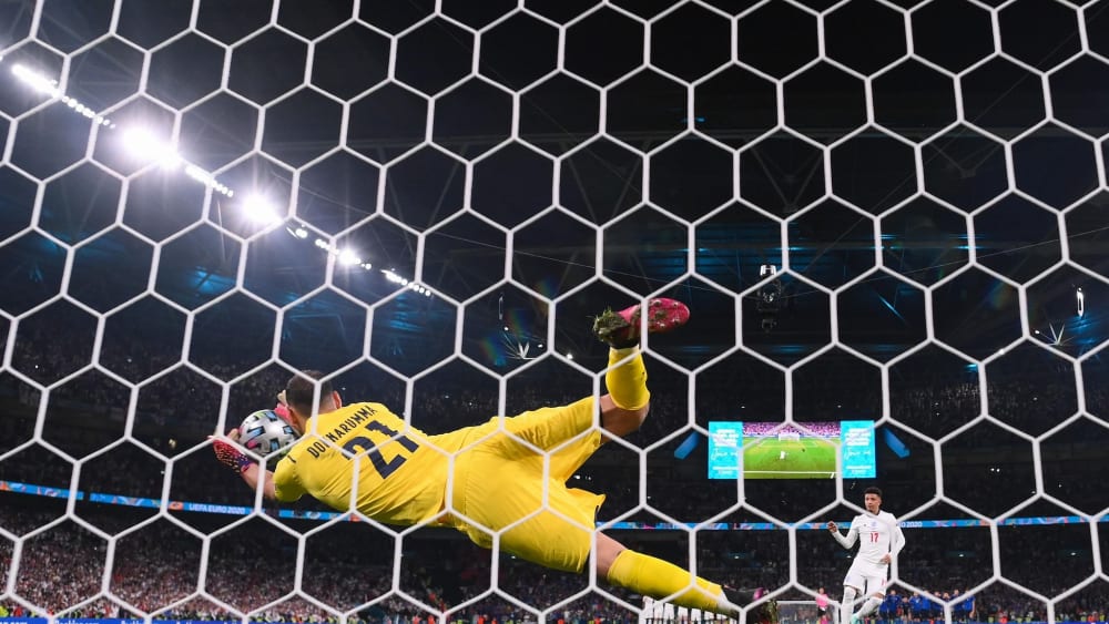 Jadon Sancho scheitert an Italiens Gianluigi Donnarumma im Elfmeterschießen