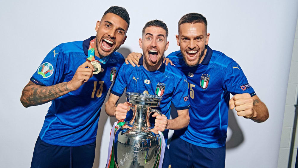 LONDON, ENGLAND - JULY 11: (EDITORS NOTE: Image has been digitally retouched) Emerson, Jorginho and Rafael Toloi of Italy pose with The Henri Delaunay Trophy during an Italy Portrait Session following their side's victory in the UEFA Euro 2020 Championship Final between Italy and England at Wembley Stadium on July 11, 2021 in London, England. (Photo by Michael Regan - UEFA/UEFA via Getty Images)