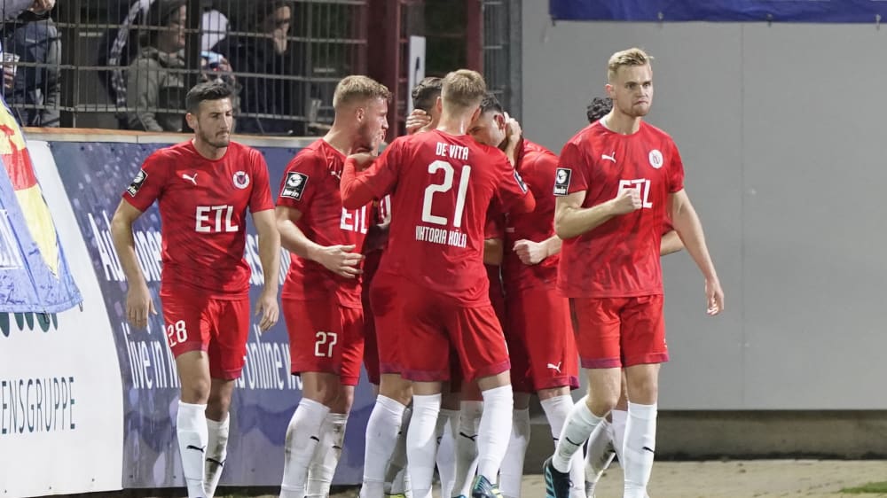 Durften sich dank des Treffers von Wunderlich über einen Punkt freuen: Die Spieler von Viktoria Köln.