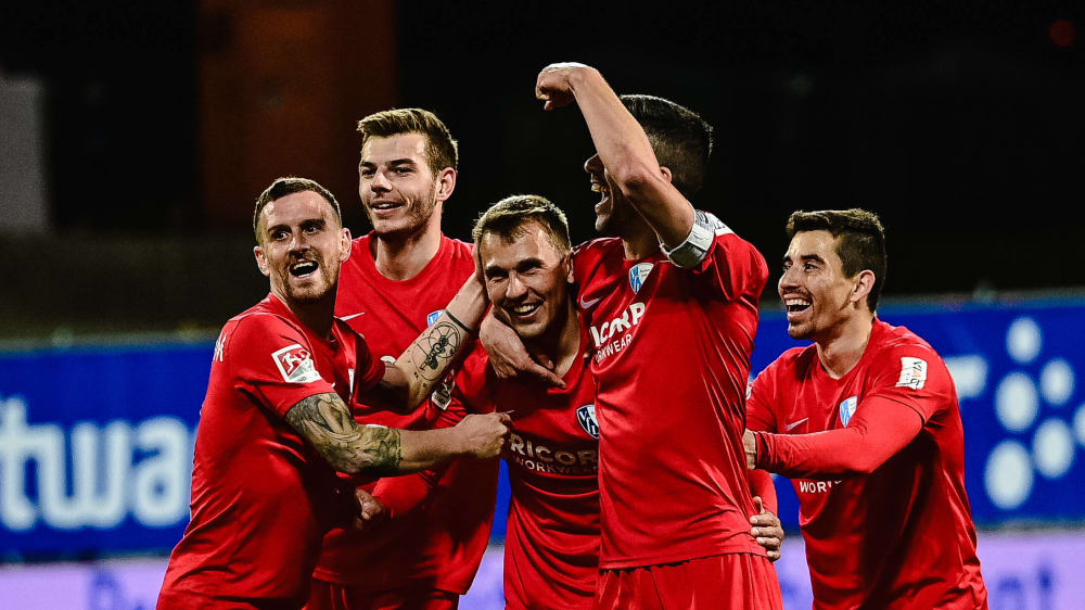 Jubelt der VfL Bochum am Ende gegen Regensburg, ist zumindest die Relegation gesichert.