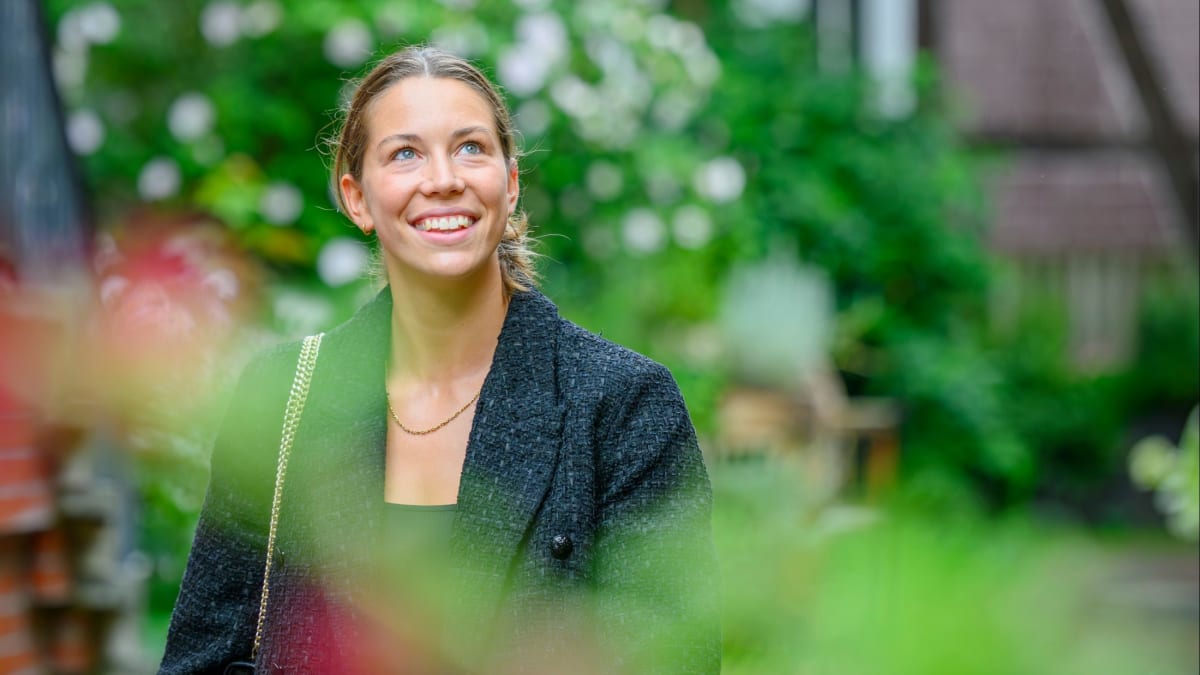 Eine-ist-Polizistin-Die-Jobs-der-Nationalspielerinnen