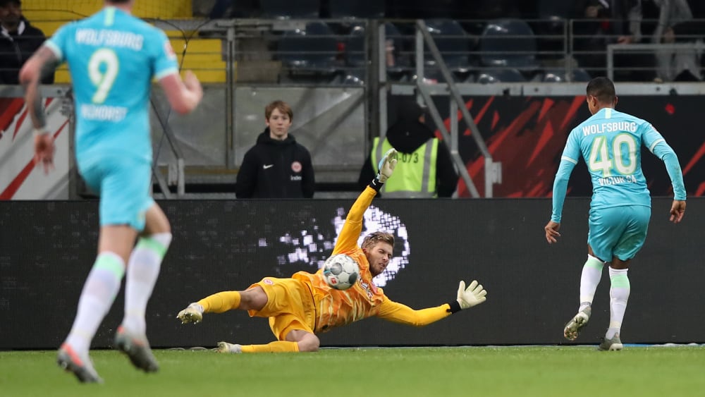 Die Entscheidung: Wiedwald patzt, Joao Victor staubt zum 2:0 ab. Die Führung hatte Weghörst (l.) erzielt.