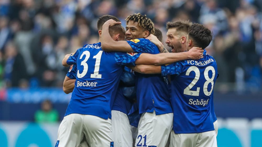 Auch auf Schalke unterstützen die Profis ihren Arbeitgeber finanziell.