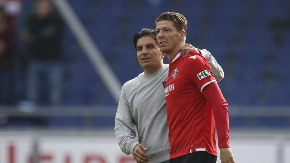 Hannovers Trainer Kenan Kocak muss lange auf Mike Frantz verzichten.