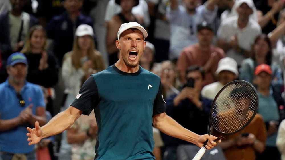 Jetzt wartet Djokovic: Misolic sorgt in Paris für Furore - kicker