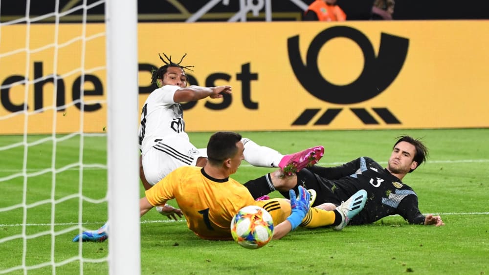 Serge Gnabry, Agustin Marchesin, Nicolas Tagliafico (v.li.)