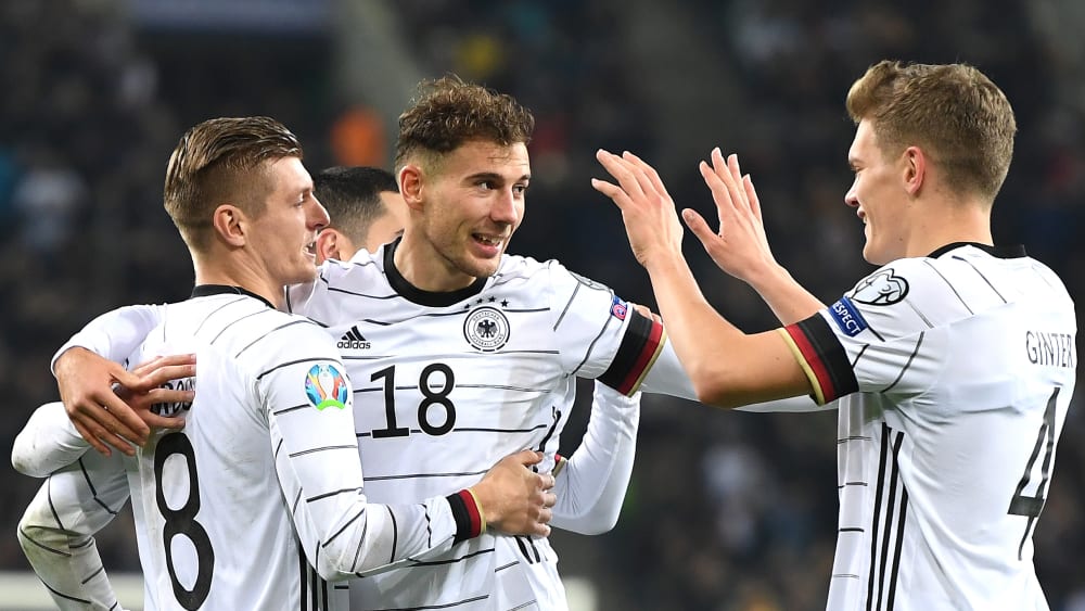 Toni Kroos, Leon Goretzka, Matthias Ginter (v.li.)
