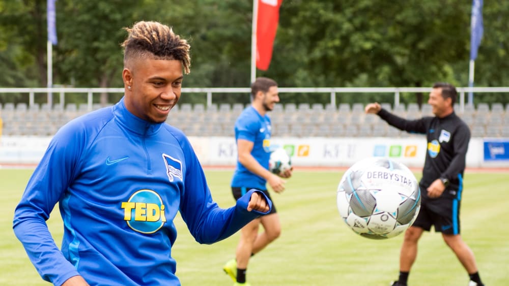 Hat einen Schlag auf das Knie abbekommen: Herthas Sidney Friede.