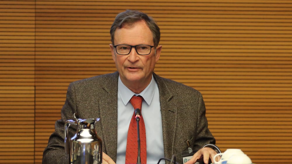 "Ein Regelverstoß kann nicht mit der Kommunikation begründet werden": Hans E. Lorenz.