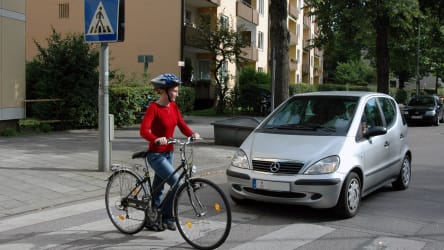 Zebrastreifen, Radfahrerin