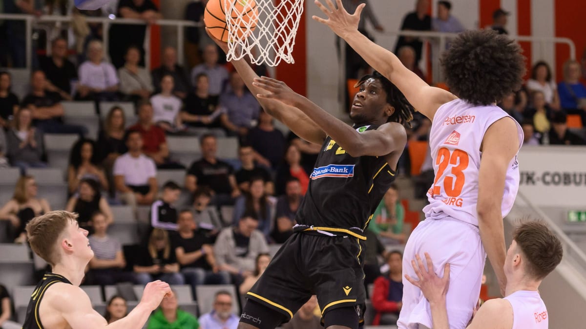 L-wen-holen-Youngster-Edigin-aus-Tschechien