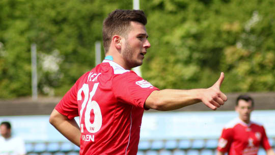 Daumen hoch für die Rückkehr: Arda Nebi spielt wieder für Rot Weiss Ahlen.