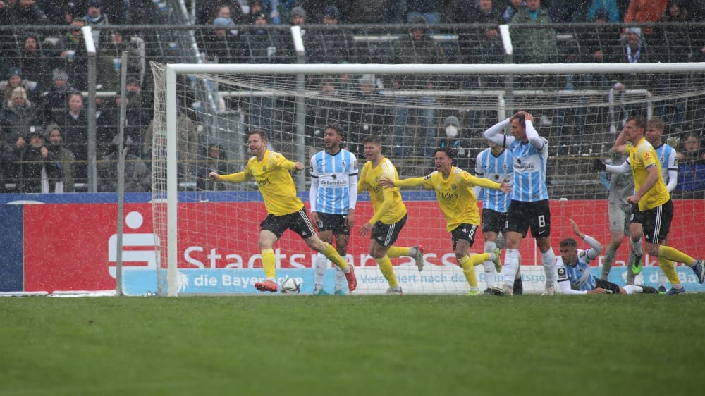 Saarbrückens Sebastian Jacob bejubelt seinen Last-Minute-Treffer zum 1:1 gegen den TSV 1860 München.