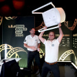 'Svonn' und Whenett feiern den Gewinn der AFC Champions League.