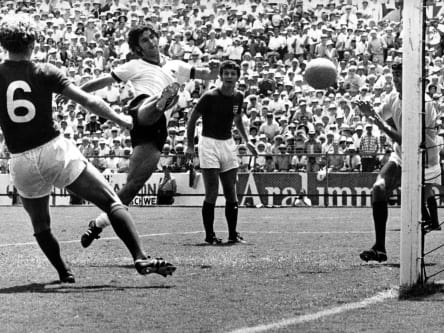 Gerd Müller trifft
