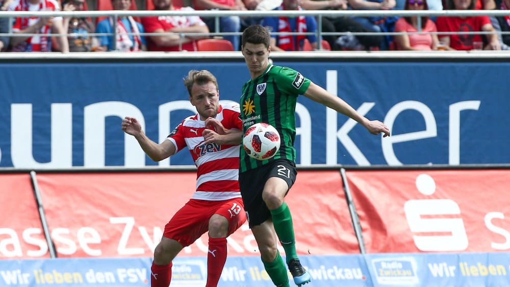 Danilo Wiebe im Spiel gegen Zwickau (li. Mike Könnecke)