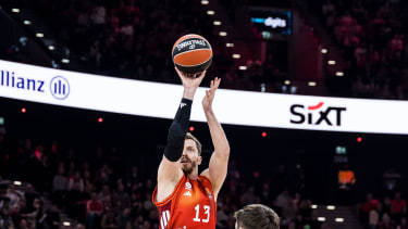 MUNICH, GERMANY - JANUARY 02: Andreas Andi Obst (FC Bayern Muenchen, 13) with the ball, three pointer, TJ Leaf (Maccabi Tapyd Tel Aviv, 22) during the Turkish Airlines EuroLeague match between FC Bayern Muenchen vs. Maccabi Tapyd Tel Aviv at SAP Garden on round 18 of Turkish Airlines EuroLeague on January 02, 2026 in Munich, Germany. Bavaria Germany Copyright: xSteffiexWunderlx