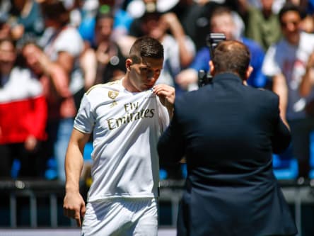 Kuss fürs Wappen: Ab der Saison 2019/20 stürmt Luka Jovic für Real Madrid.